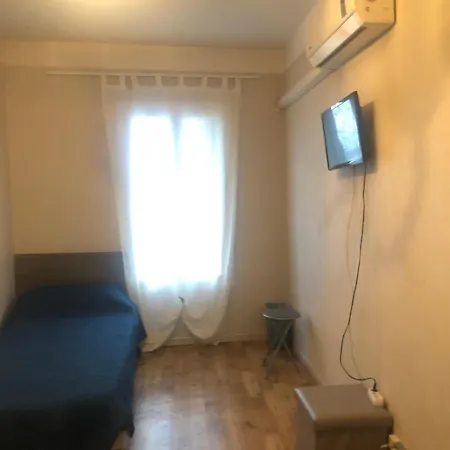 לינה וארוחת בוקר Chez Grand Mere