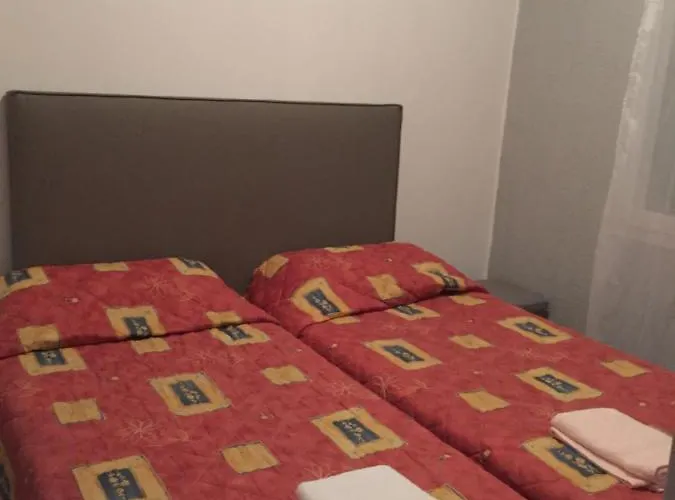 Chez Grand Mere Bed & Breakfast 3*